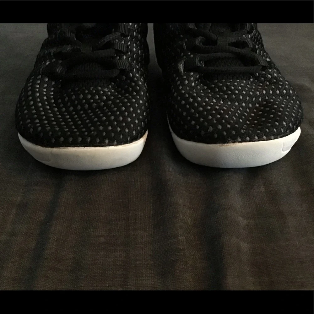 Michael Jordan sneakers - Picture 3 of 6